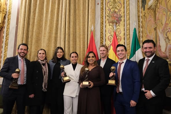 Cancún, destino turístico mundial gana 4 galardones en los World Travel Awards 2024 en FITUR