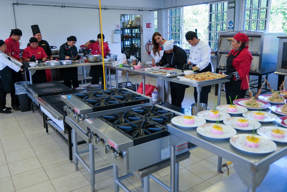 Mara Lezama entregó transformado taller de alimentos y bebidas en CONALEP de Felipe Carrillo Puerto
