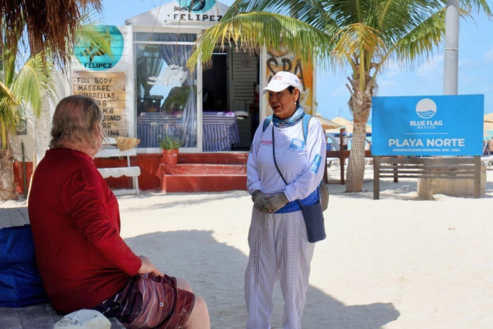 Gobierno de Isla Mujeres cumple con estándares Blue Flag con la atención de módulos informativos