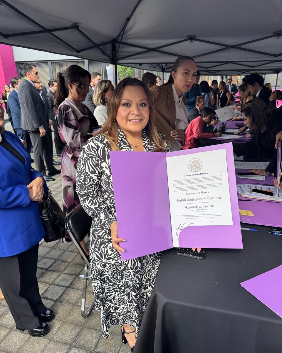Judith Rodríguez Villanueva recibe constancia como Magistrada Federal Electa