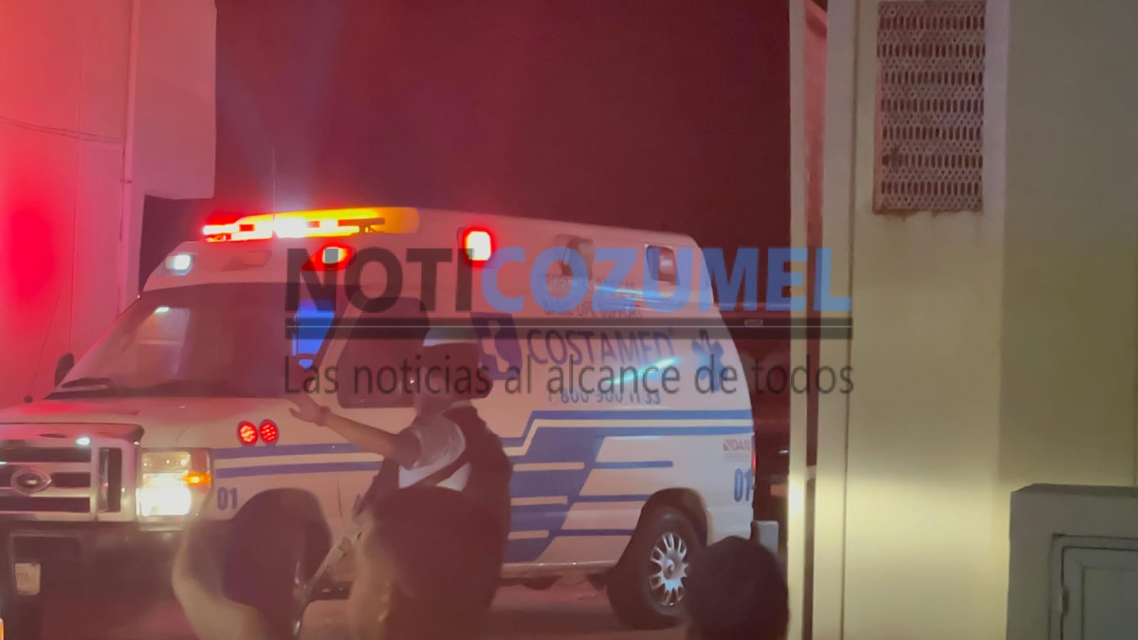 Rescatan a turistas luego de hundirse su embarcación cerca de Isla de la Pasión