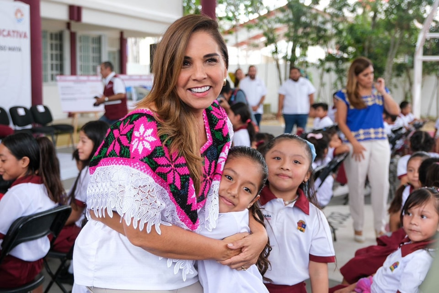 Cumple Mara Lezama y entrega domo ligero y aula equipada en la primaria “Ermilo Abreu Gómez”