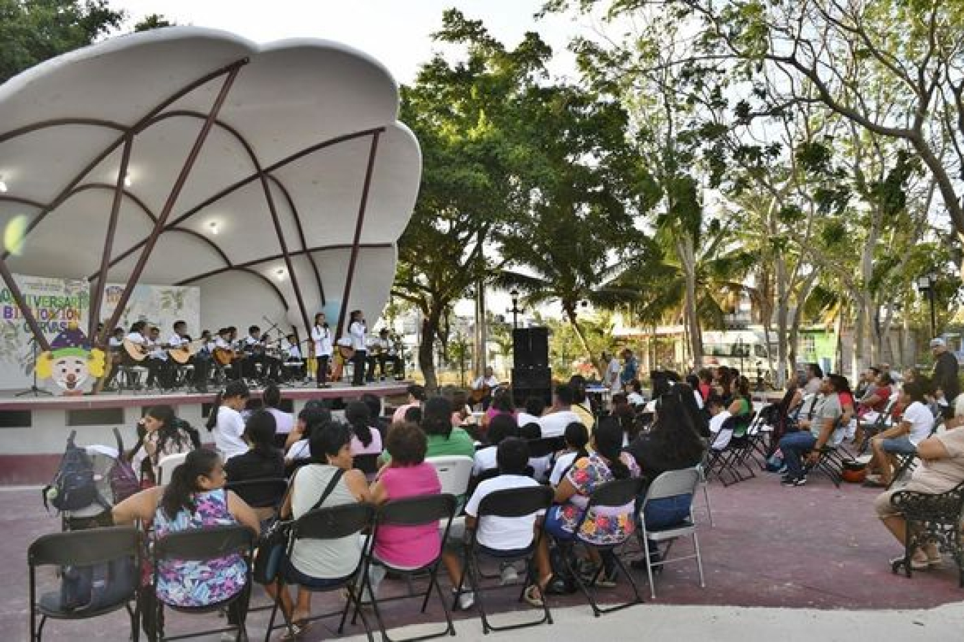 Celebra la FPMC, una década del BiblioAvión Gervasio