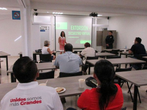 Capacitan a empresarios de Cozumel sobre extorsión cibernética