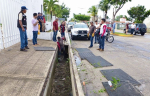 Presidenta Juanita Alonso supervisa trabajos de limpieza de rejillas pluviales en diferentes puntos de la isla