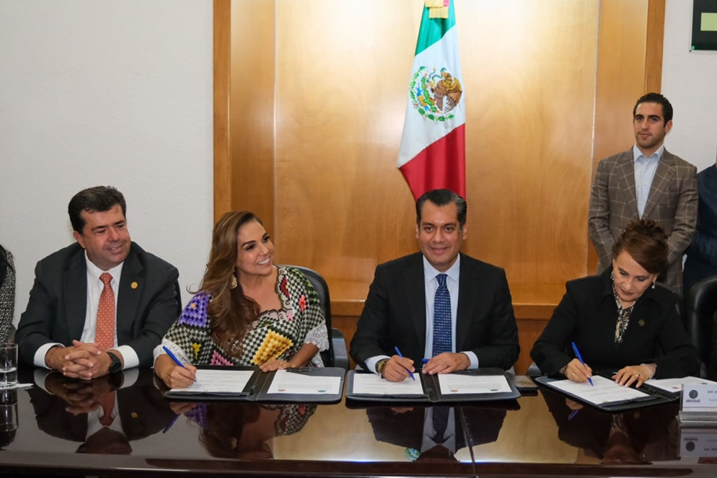 Mara Lezama firma convenio de colaboración con la Cámara de Diputados