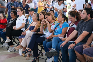 En renovado parque Aarón Merino, Mara Lezama encabezó la campaña “Abrigando Corazones”