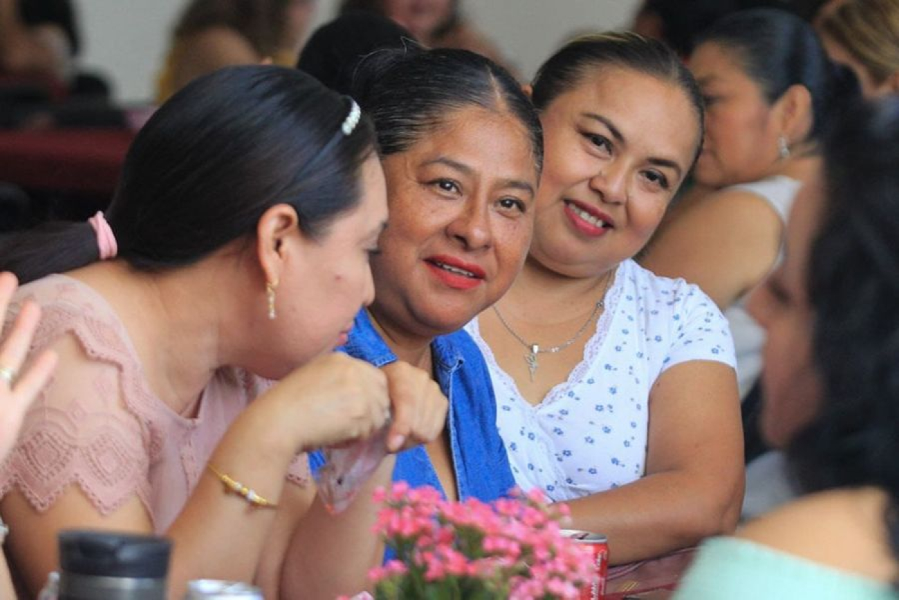 Reconocen en Cancún a las y los educadores