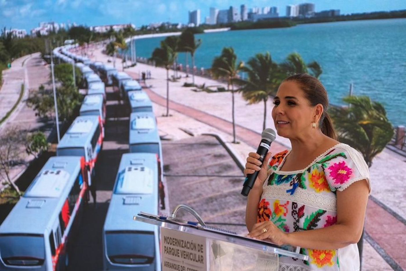 Se renueva parque vehicular de Cancún con 100 unidades modernas de transporte