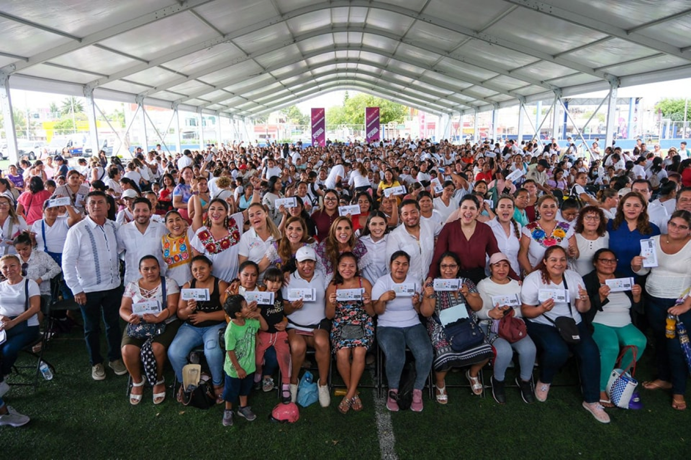 En Solidaridad Mara Lezama entrega más de mil 200 tarjetas Mujer es Poder