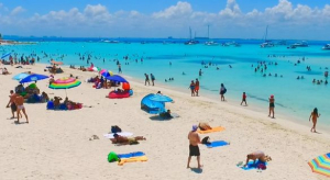 Isla Mujeres ofrece playas limpias y libres de sargazo en esta Semana Santa