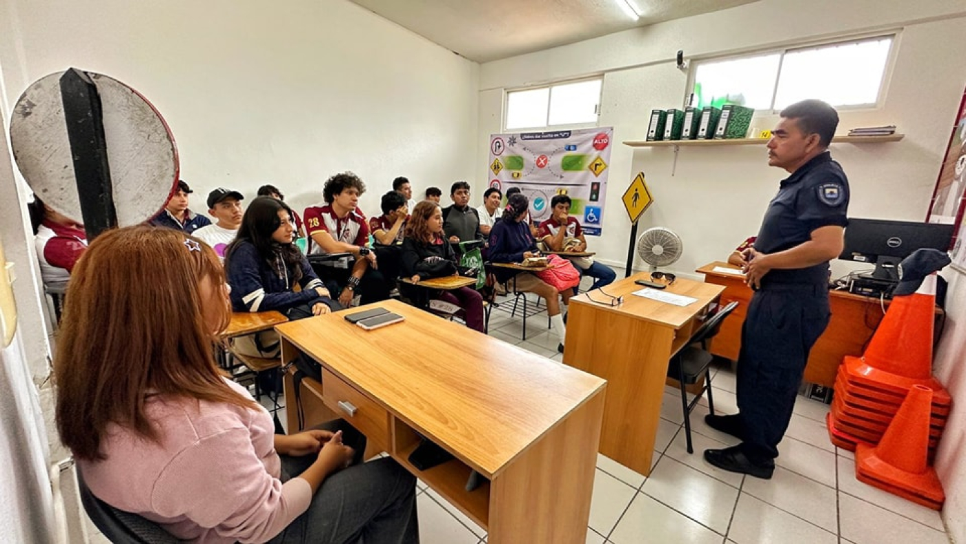 Capacitan a jóvenes promotores comunitarios sobre educación vial