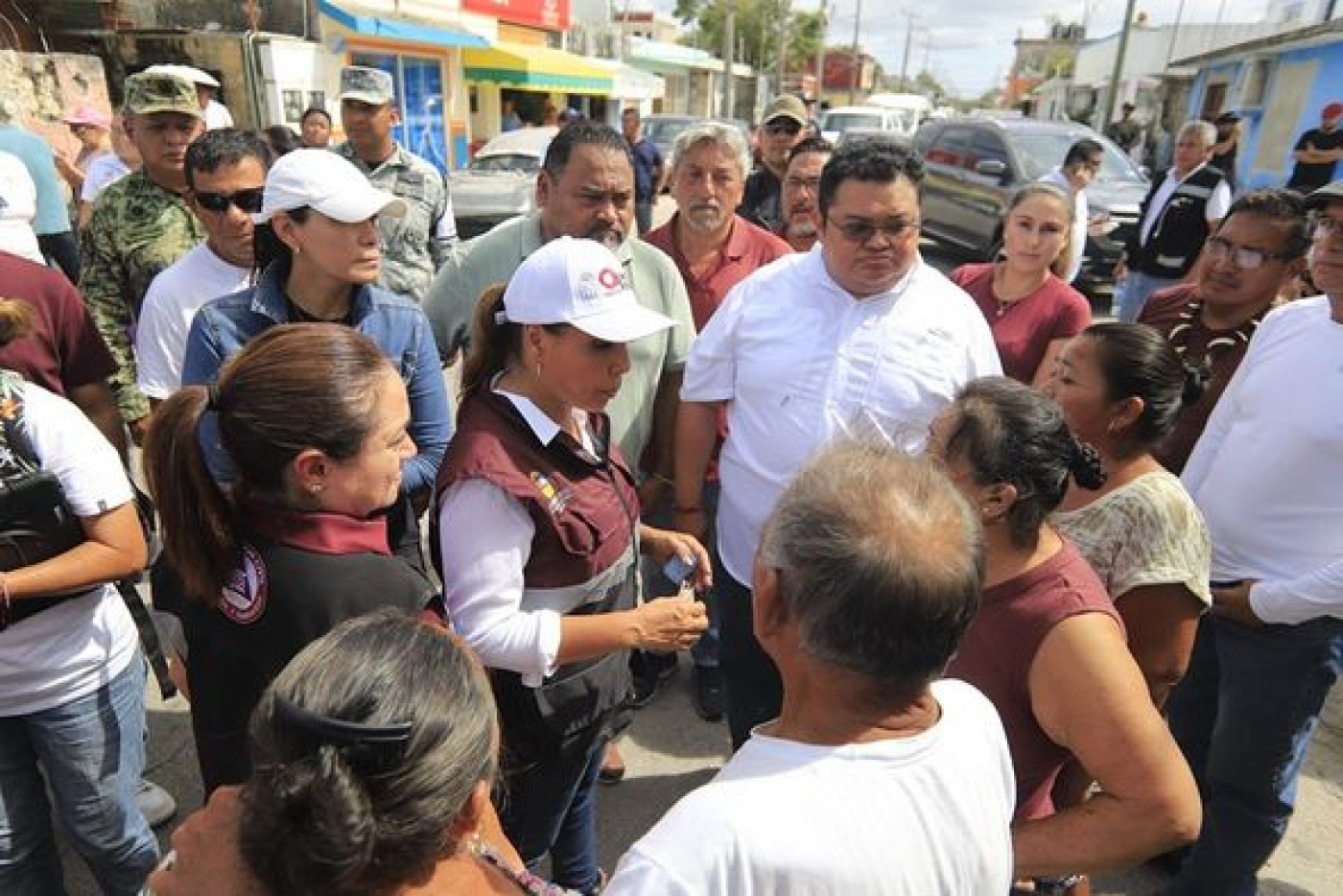 Junto a Mara Lezama, Chacón recibe brigadas de CFE para atender a la ciudadanía