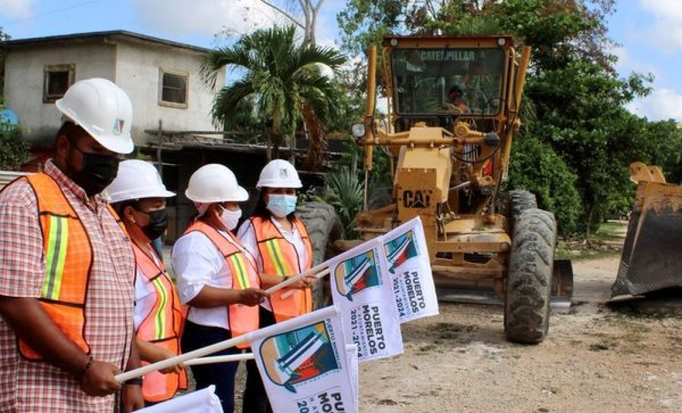 Blanca Merari Tziu da el banderazo a dos obras de pavimentación en Leona Vicario