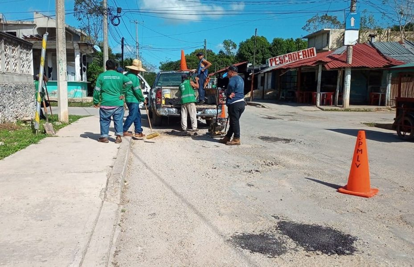 Intensifican en Puerto Morelos la rehabilitación de vialidades