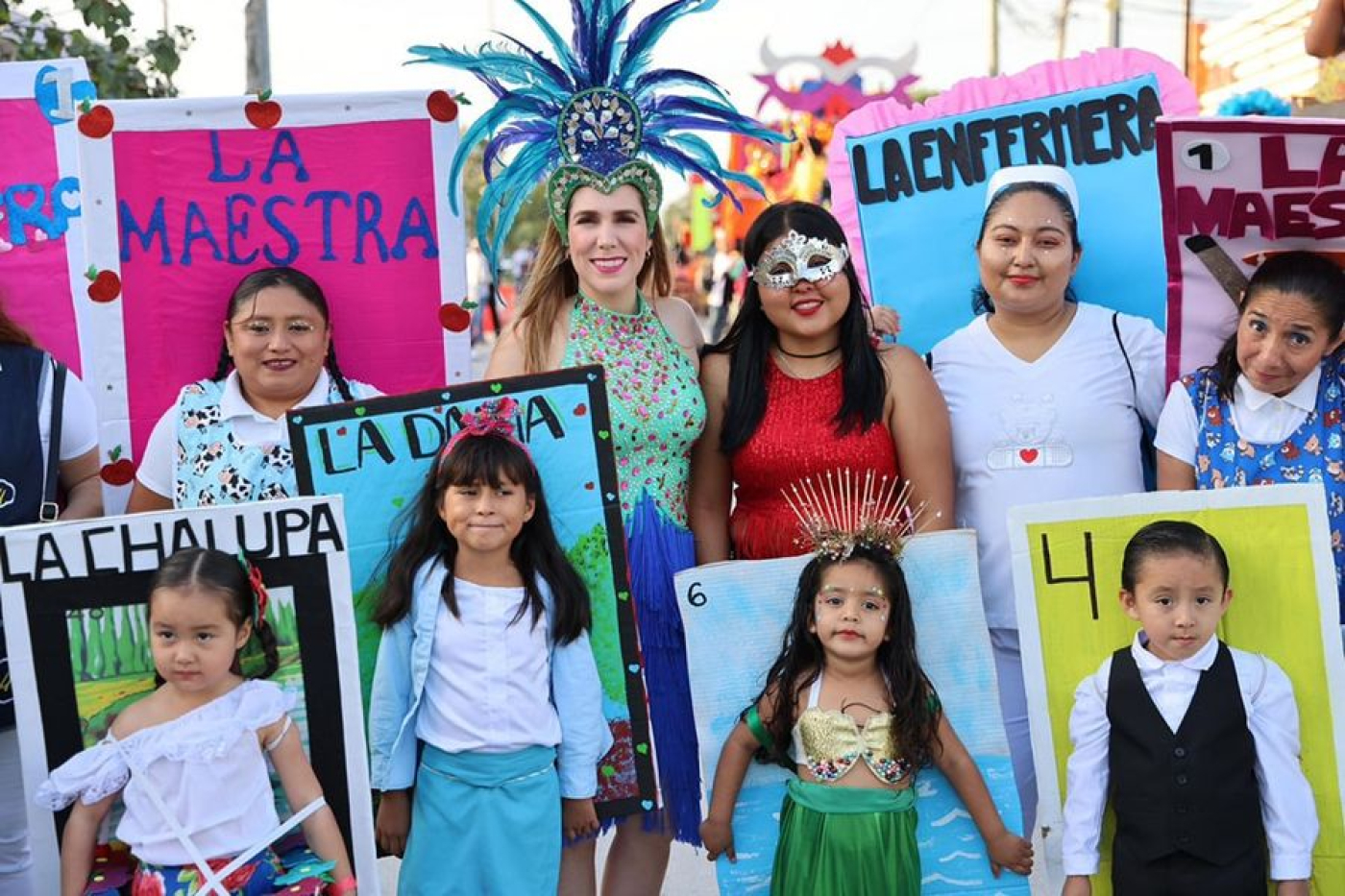 Atenea Gómez encabeza primer recorrido del Carnaval Fantasía Tropical