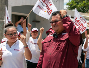Realiza José Luis Chacón última caminata y llama a los cozumeleños a votar el 2 de junio