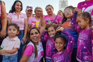Mara Lezama hace un llamado a la concientización del cáncer de mama con Lazo Rosa en Chetumal