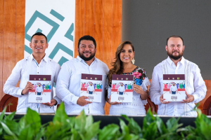 Asiste Mara Lezama al Informe del presidente municipal de Lázaro Cárdenas, Orlando Emir Bellos Tun