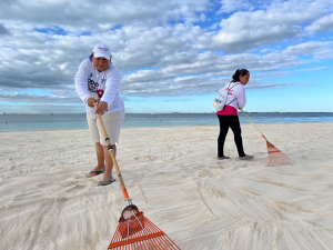Redoblan esfuerzos para mantener playas de Isla Mujeres limpias y ordenadas