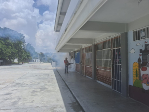 SESA realiza acciones de prevención contra el dengue en planteles de Quintana Roo