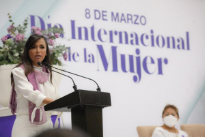 Laura Fernández asiste a la conmemoracion del Día de la mujer en Chetumal