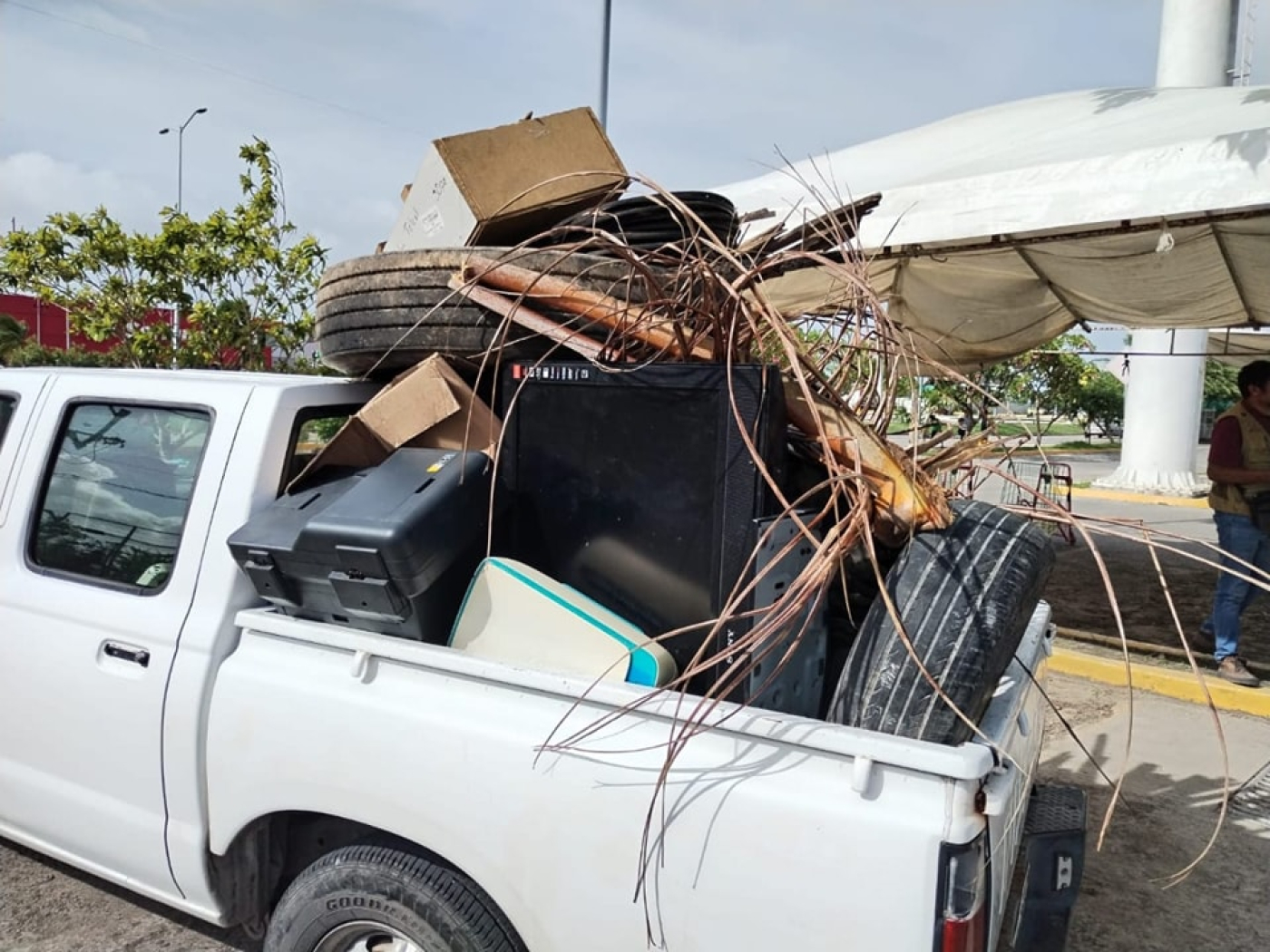 Recolectan más de 64.5 toneladas de residuos generados por huracán “Beryl”: SEMA