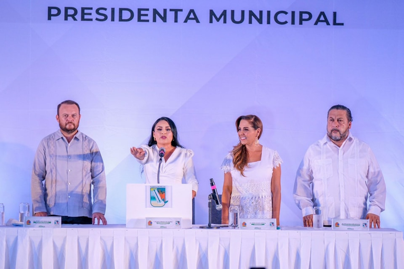 Acompaña Mara Lezama a Blanca Merari al rendir protesta como presidenta municipal de Puerto Morelos