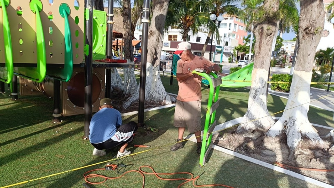 Retiran el módulo de juegos infantiles del parque Fundadores de Puerto Morelos