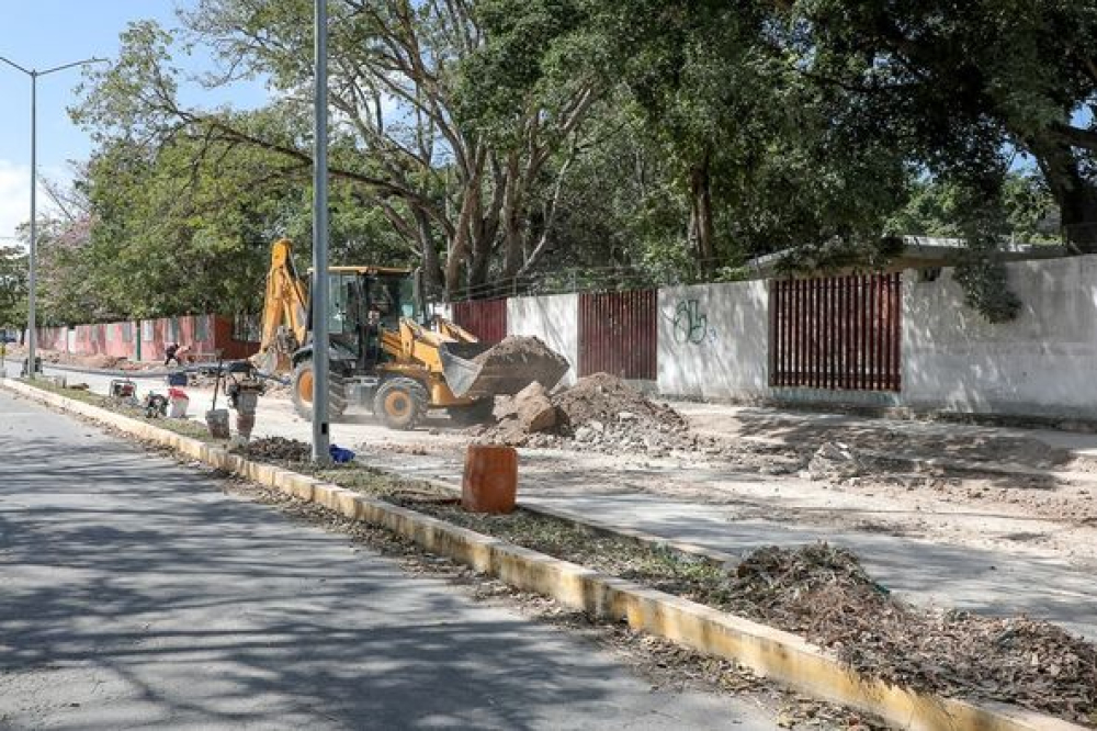 CAPA trabaja en el reforzamiento de la red de agua potable de la colonia Jardines de Chetumal