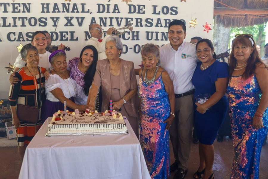 Celebra Blanca Merari con abuelitos el xv aniversario de la casa del adulto mayor “Nohoch Uinic”