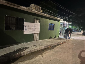 Detienen a una persona y aseguran vehículos y drogas en diversos cateos en Cozumel