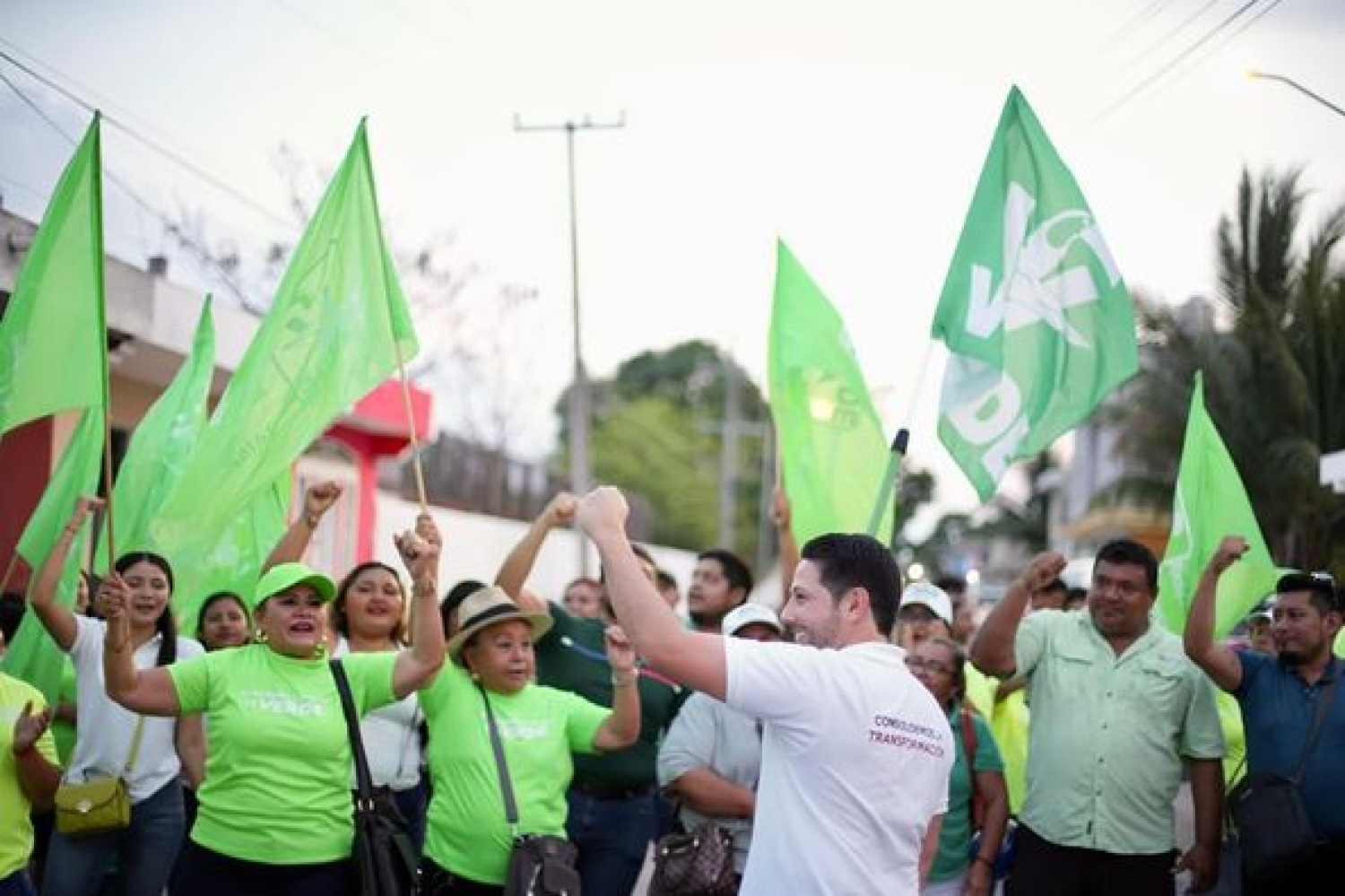 Lleva Renán Sánchez propuestas a jóvenes de Cozumel para impulsar la transformación