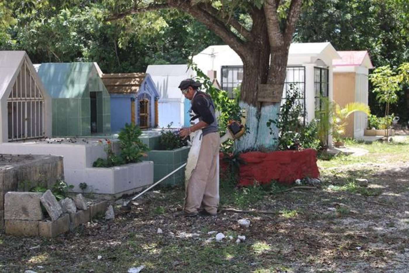 Con motivo del día de muertos, darán mantenimiento a los tres cementerios de Puerto Morelos