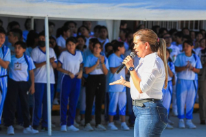 Fomenta Lili Campos valores cívicos en estudiantes