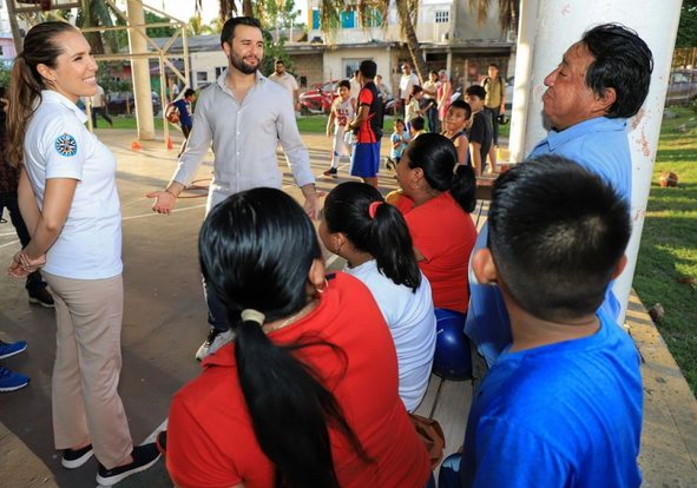 Atenea Gómez y el presidente de la COJUDEQ supervisan espacios deportivos de la isla