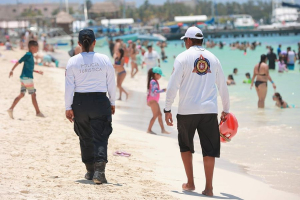 Piden a turistas y locales respetar anuncios de protección civil en Isla Mujeres
