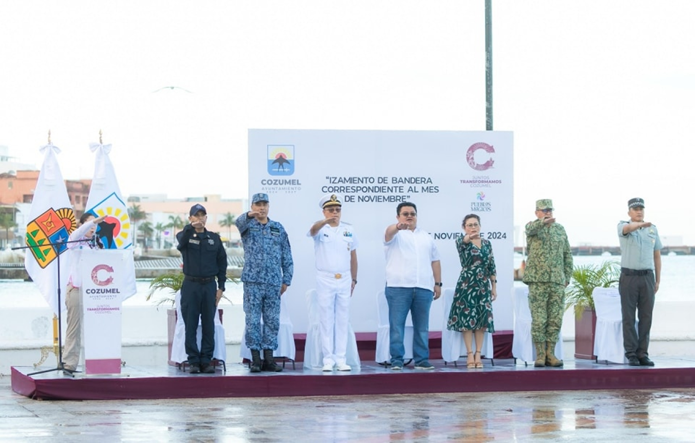 José Luis Chacón encabeza izamiento de bandera y reafirma compromiso de trabajar fuerte por Cozumel