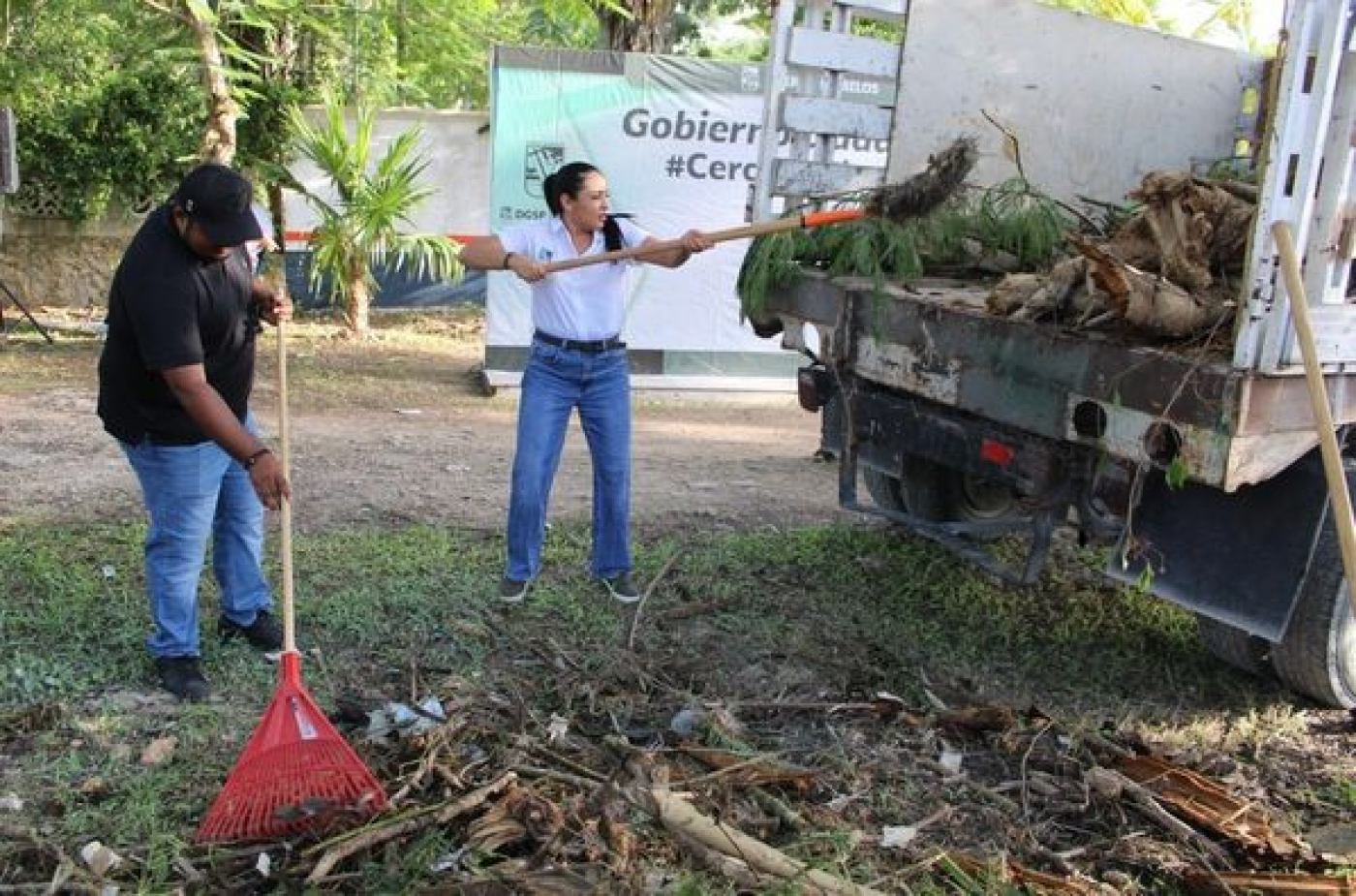 Se suman funcionarios públicos en jornada de limpieza en Leona Vicario