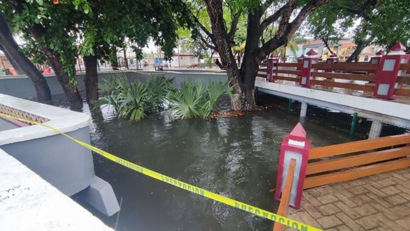 Por precaución, delimitan el cenote del Parque Solidaridad