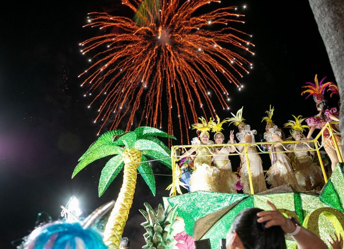 Inicia el primer paseo de carros alegóricos de los 150 años del Carnaval de Cozumel