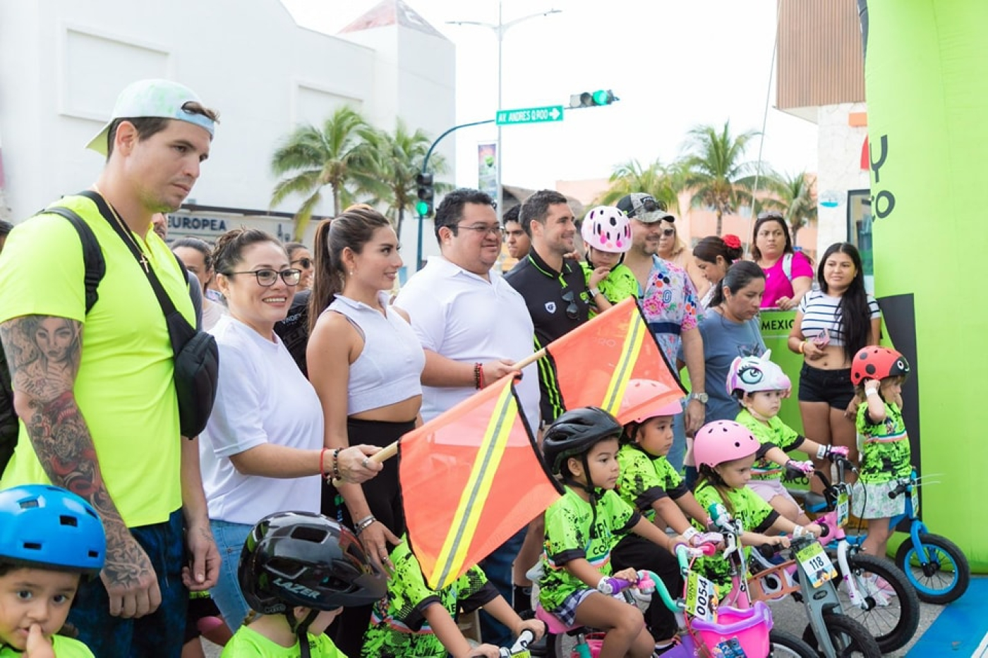 Chacón y Diana Sosa dan el banderazo de salida de la carrera GFNY Kids 2024 en Cozumel