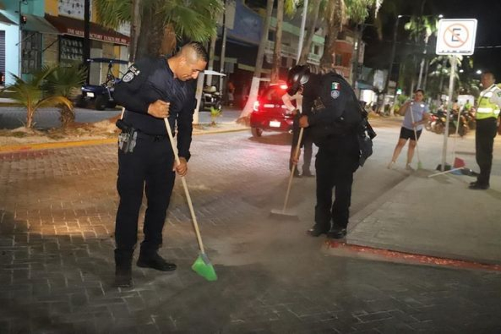 Realizan brigada de limpieza para mejorar imagen urbana de Isla Mujeres