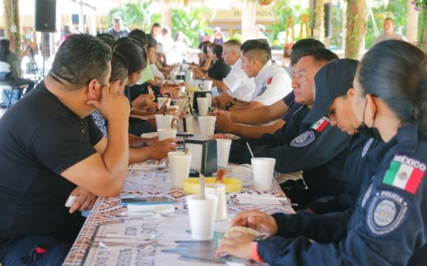 Misioneros reconocen vocación de servicio de los policías municipales