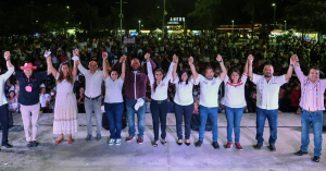 Celebra Mara Lezama aniversario de Cancún