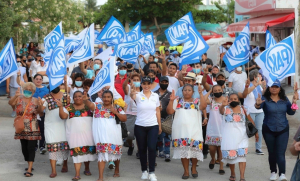 Laura Fernández suma apoyo de más ciudadanos en Playa del Carmen