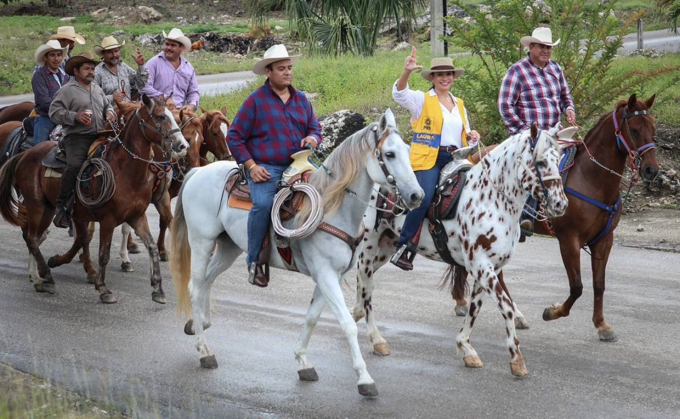 Participa Laura Fernández en los festejos por la fundación de Rovirosa