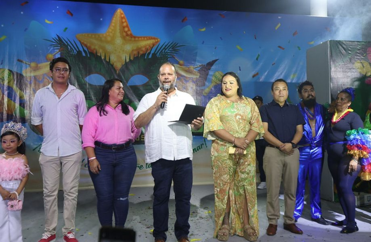 Presentan en Puerto Morelos a los soberanos del Carnaval 2024