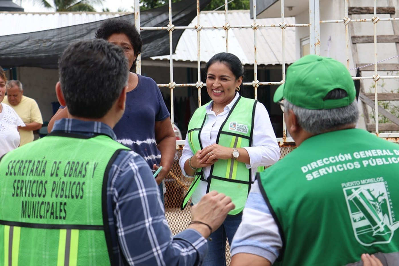 Continúa la renovación del alumbrado público  de Puerto Morelos