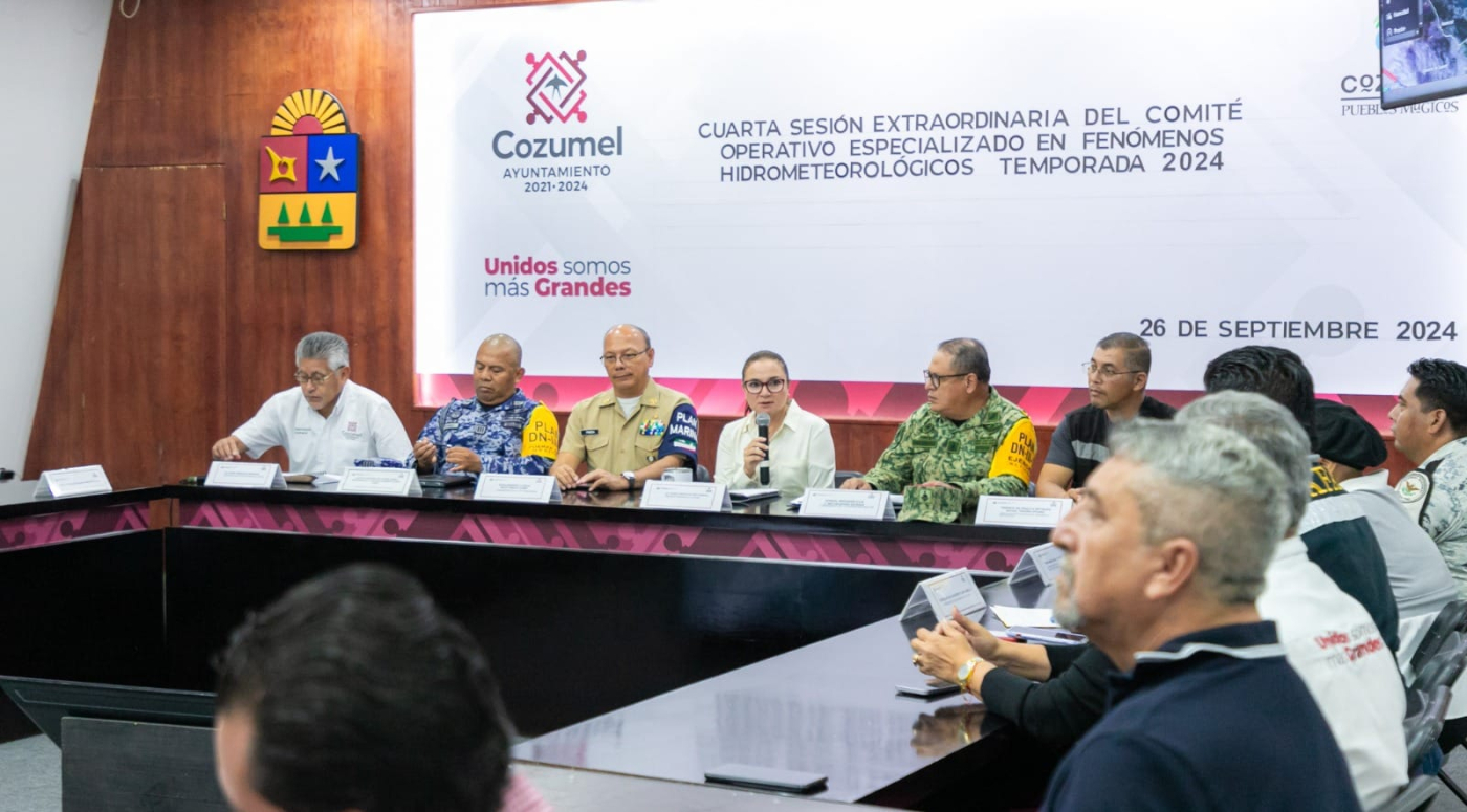 Juanita Alonso clausura sesión del COEFH por Tormenta Tropical “Helene”: saldo blanco en Cozumel